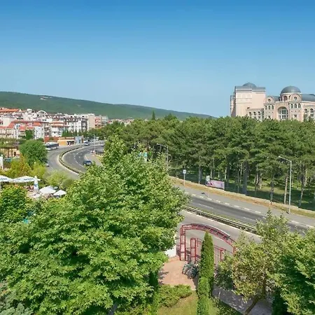 2 Bed With Sea Views Apartment *